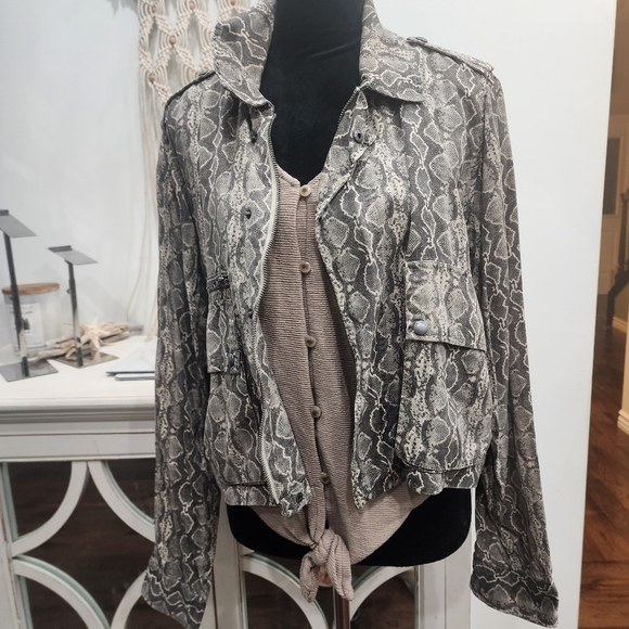 [Madewell ] Women's CUTEST ribbed button up tank top with twist tie. - Picture 6 of 11